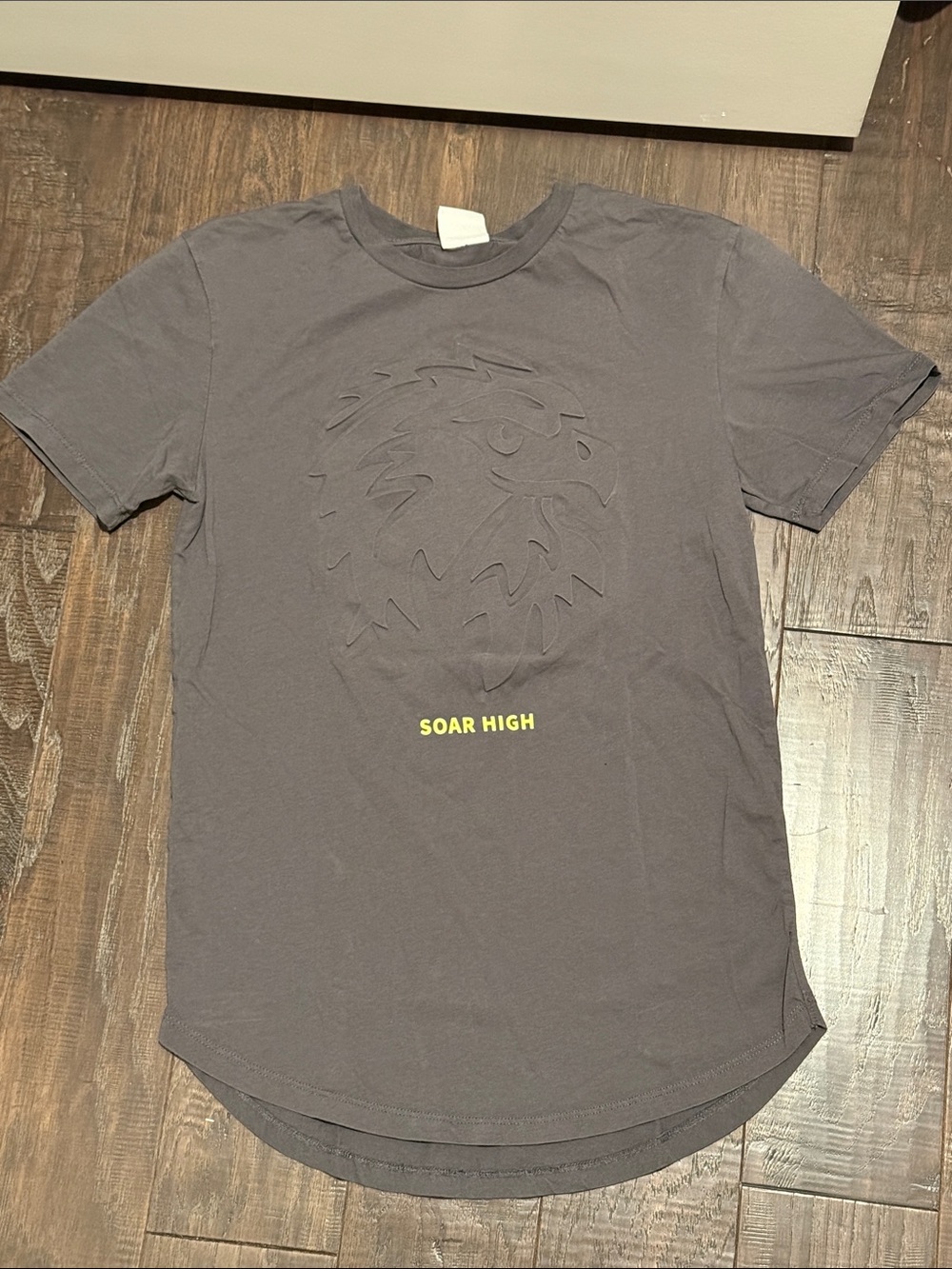 Zara Men’s S Eagles dark gray Soar High tee